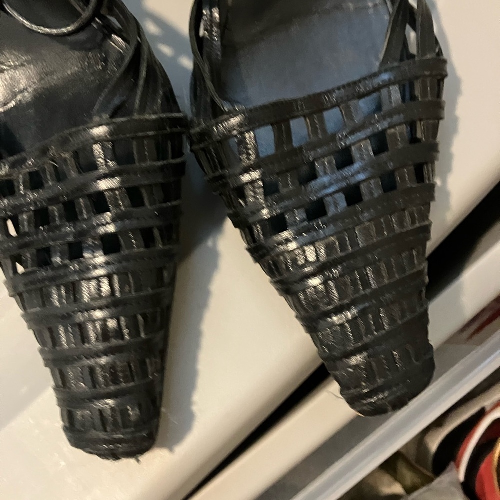 Prada low black heels - Picture 3 of 5